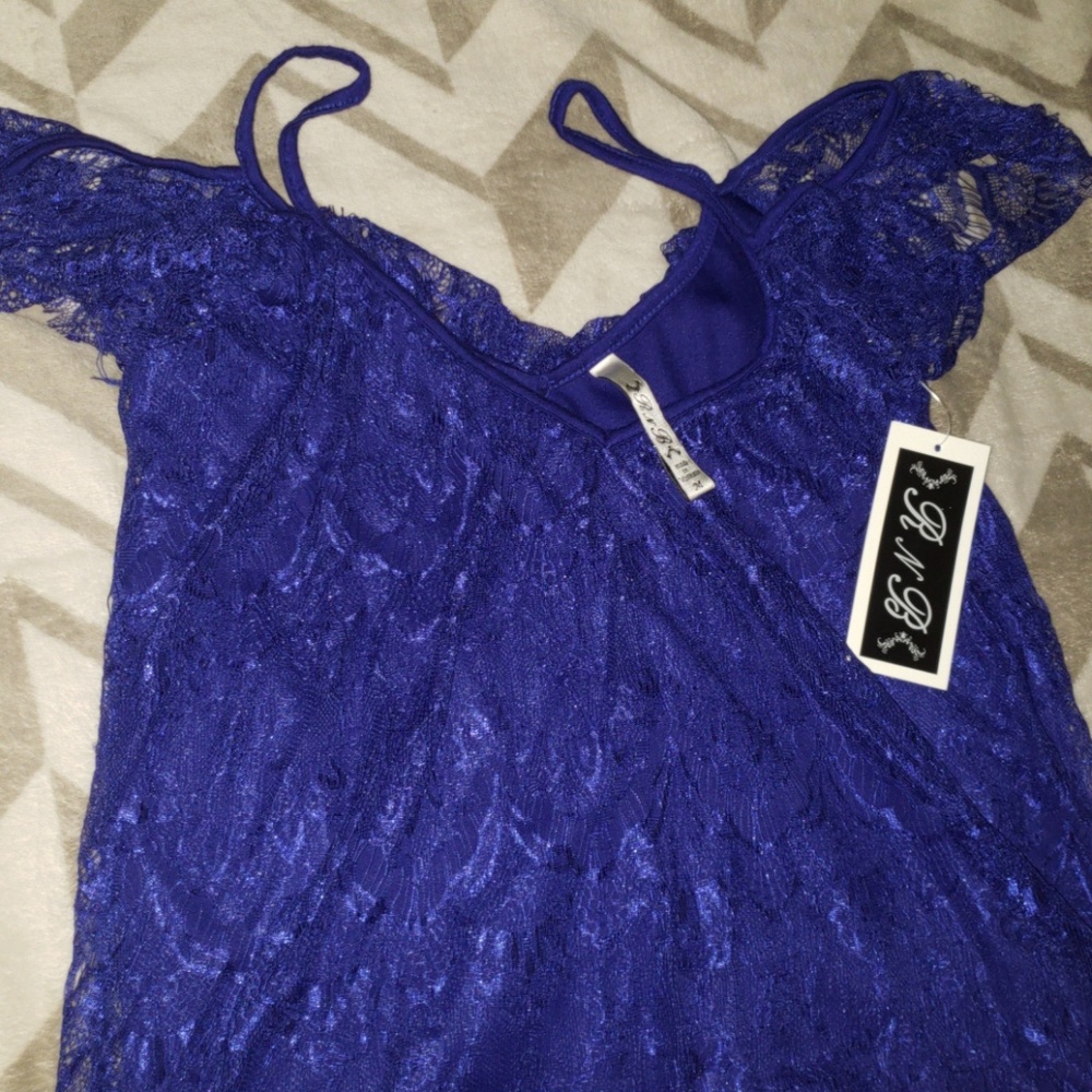 ***SOLD***Blue Top - Picture 5 of 5